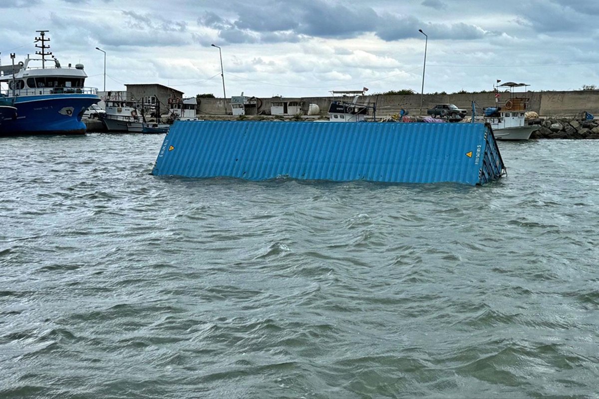 [BELEDIYE · Samsun · Alaçam] Samsun'da denizde bulunan konteynerden çay çıktı