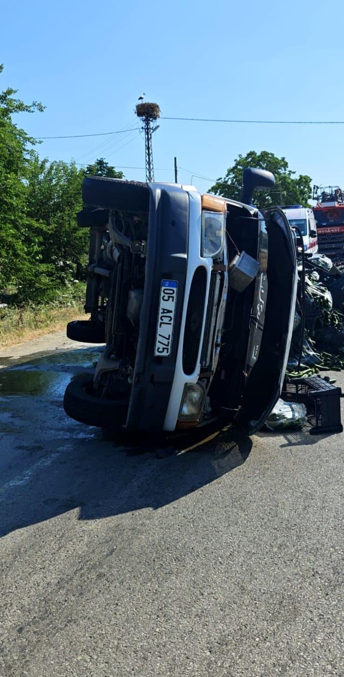[BELEDIYE · Samsun · Alaçam] Lastiği patlayan otomobil devrildi: 1 yaralı