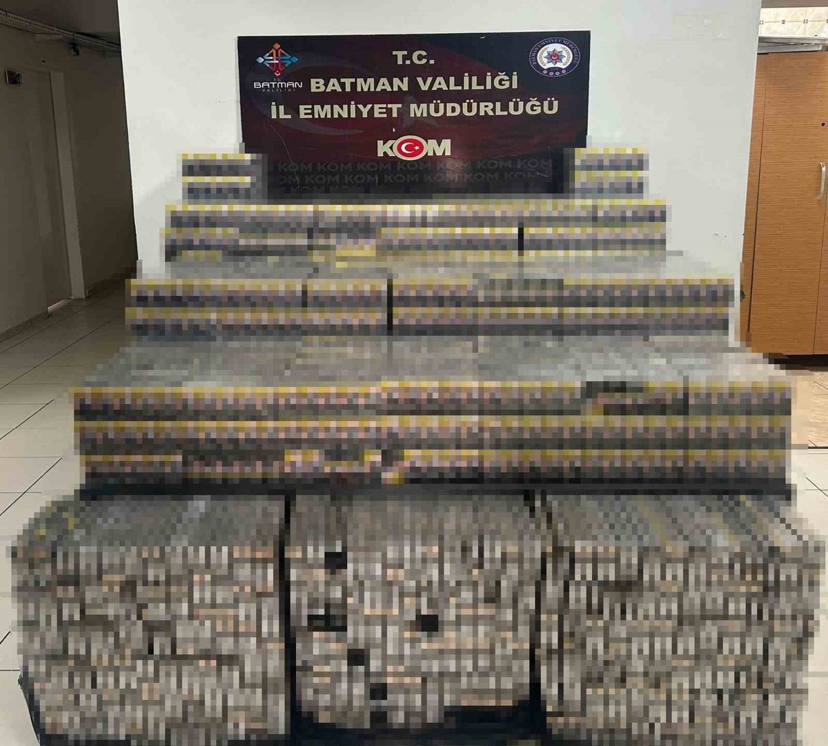 Batman'da 2 araçta 26 bin 570 paket gümrük kaçağı sigara ele geçirildi