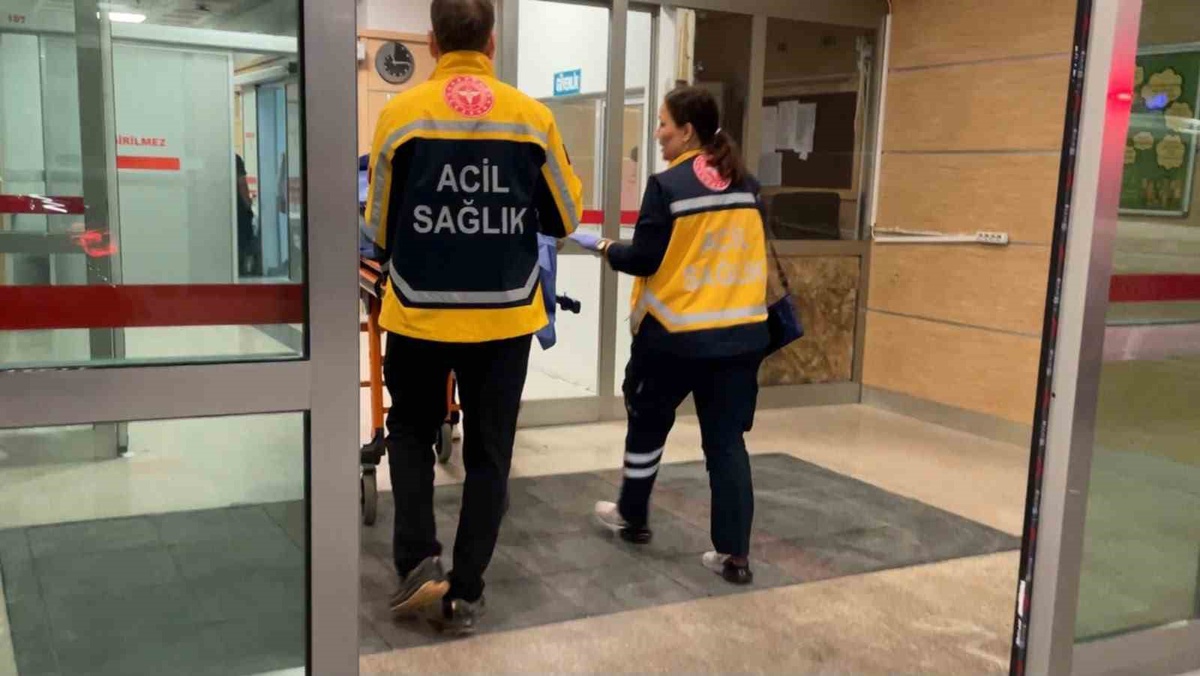 Karaman'da parkta çıkan bıçaklı kavgada bir kişi bacağından yaralandı