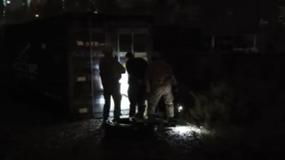 İstanbul'da kaçırılıp konteynerde tutulan genç kurtarıldı! Zihinsel engelli birini dolandırdığı iddiasıyla kendisi de gözaltına alındı