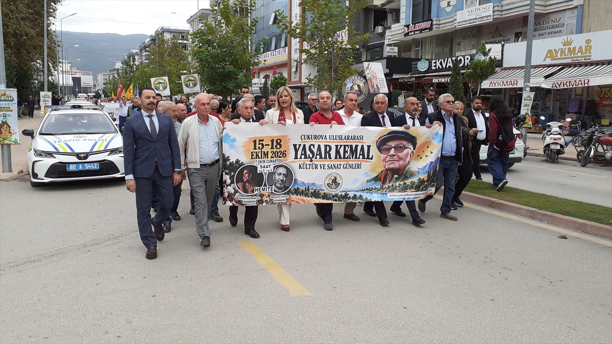 Osmaniye'de Yaşar Kemal Günleri kapsamında kortej yürüyüşü Millet Bahçesi'nde sona erdi