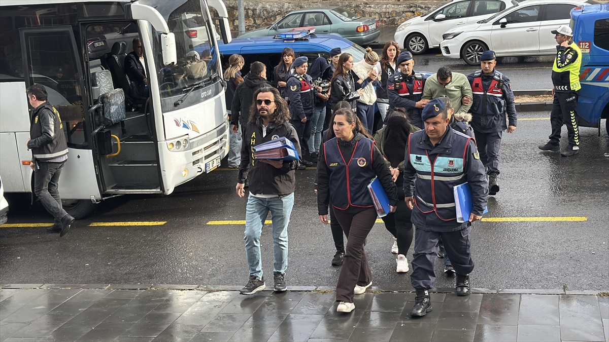 9 ilde fuhuş çetesine operasyon! Zorla fuhşa sürüklenen 16 kadın kurtarıldı, 11 şüpheli tutuklandı