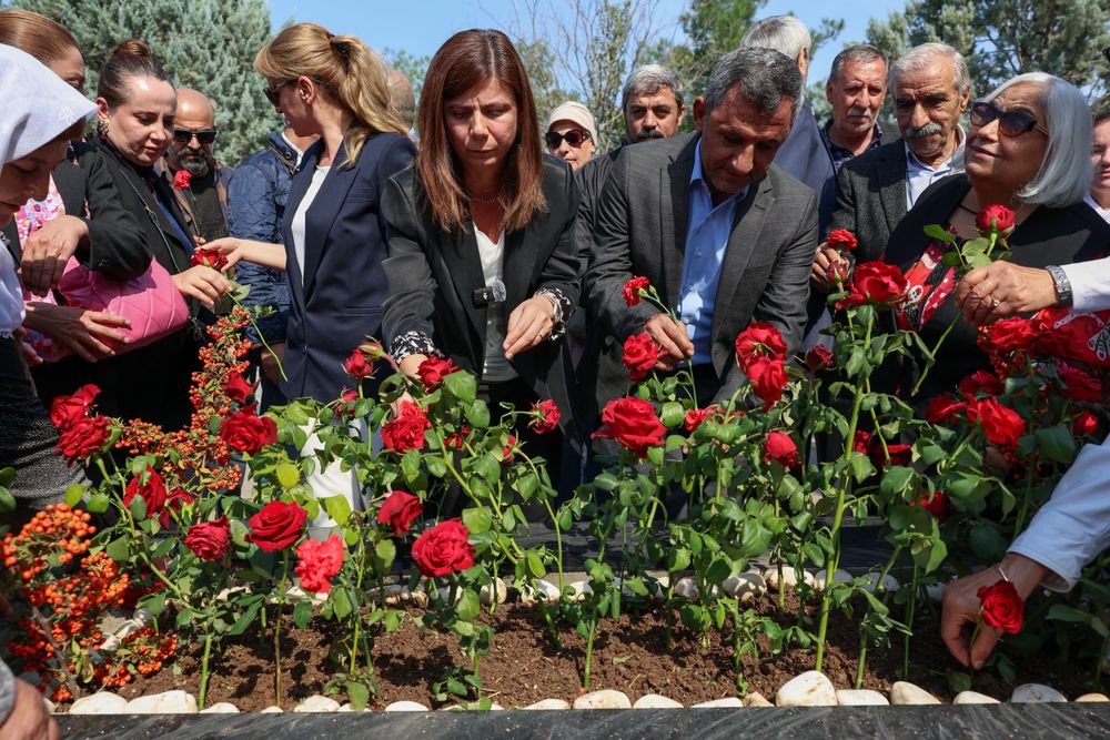 [BELEDIYE · Diyarbakır] Yazar Mehmet Uzun mezarı başında anıldı