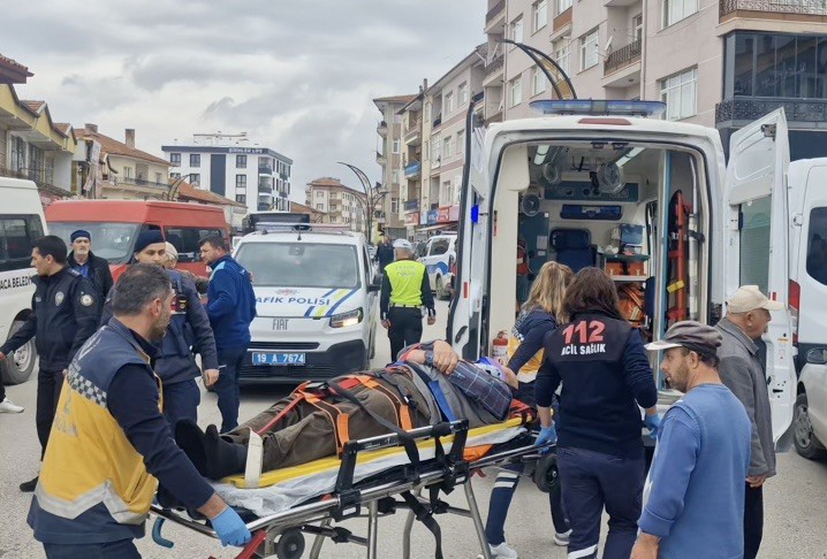 Çorum Alaca'da otomobilin çarptığı yaya hastaneye kaldırıldı, hayati tehlikesi yok