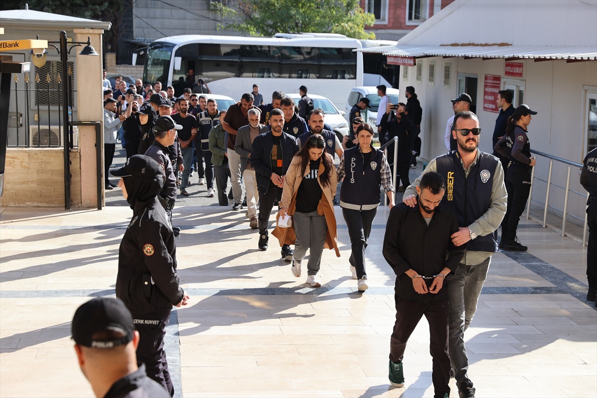 Şanlıurfa ve Antalya'daki yasa dışı bahis operasyonunda 20 zanlı tutuklandı