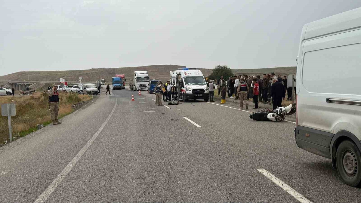 Diyarbakır Bismil'de minibüsle çarpışan motosiklet sürücüsü 14 yaşındaki çocuk öldü