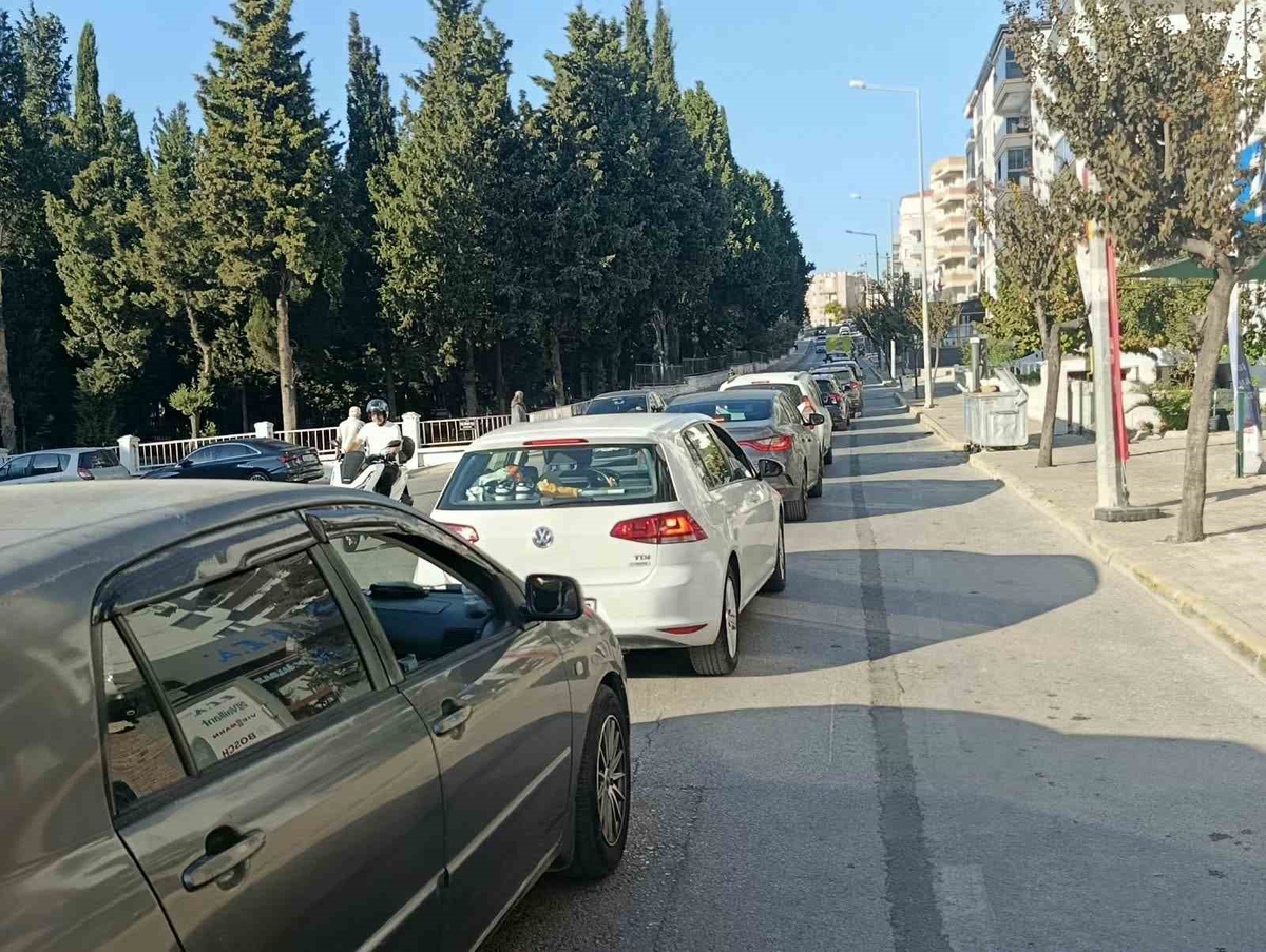 İzmir'de trafiğe kayıtlı taşıt sayısı eylül sonunda 2 milyon 185 bin 457'ye ulaştı