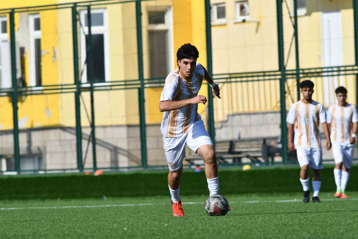 Kayserispor U19'un 16 yaşındaki Altun'u 4 maçta 6 gol 4 asistle dikkat çekti