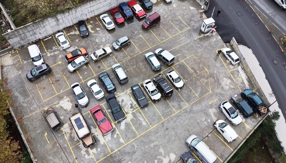 Ayazağa'da selde sürüklenen yaklaşık 40 araç Maslak Otoparkı'na götürüldü