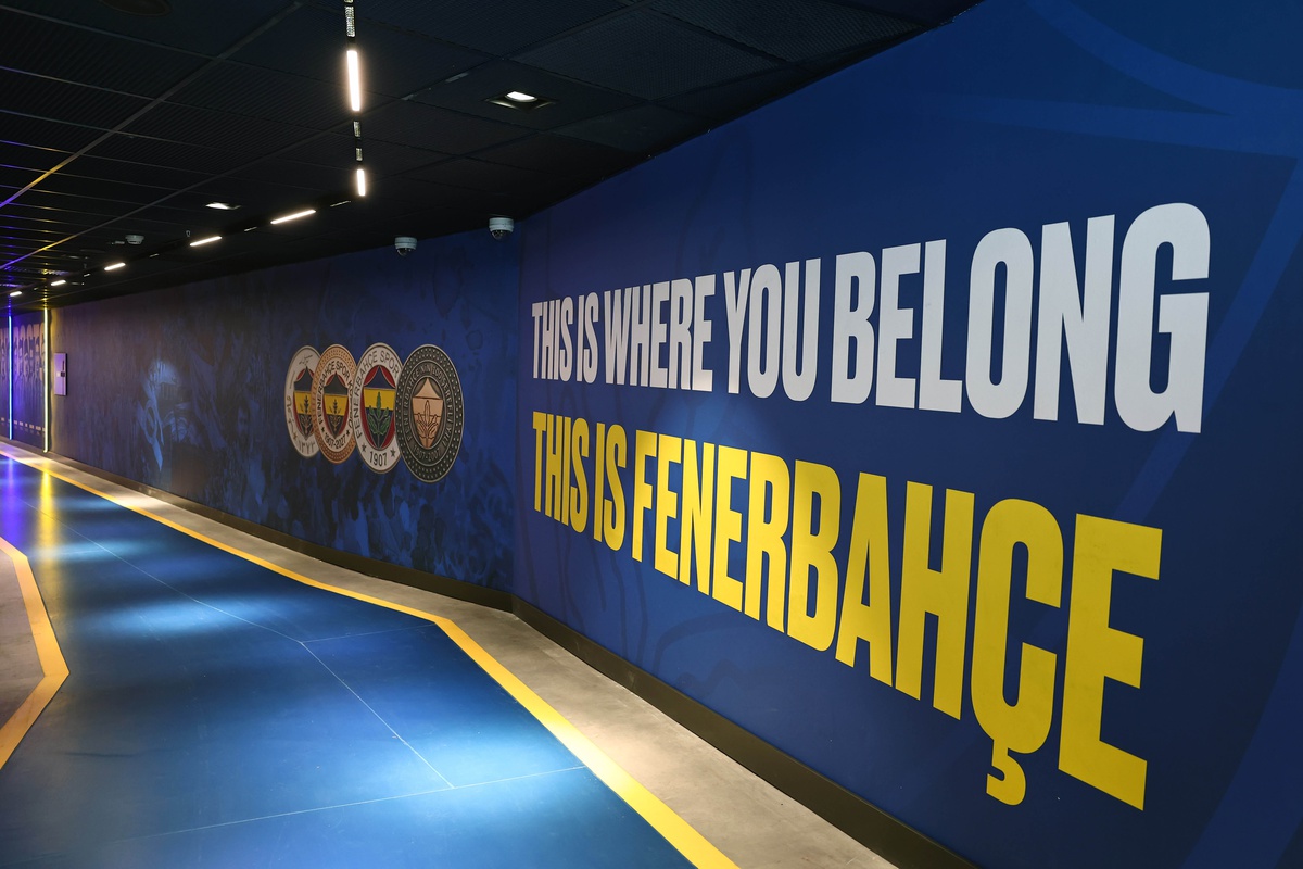Fenerbahçe'nin 20 yıllık soyunma odası yenilendi! Masrafı yönetim kurulu üyeleri karşıladı