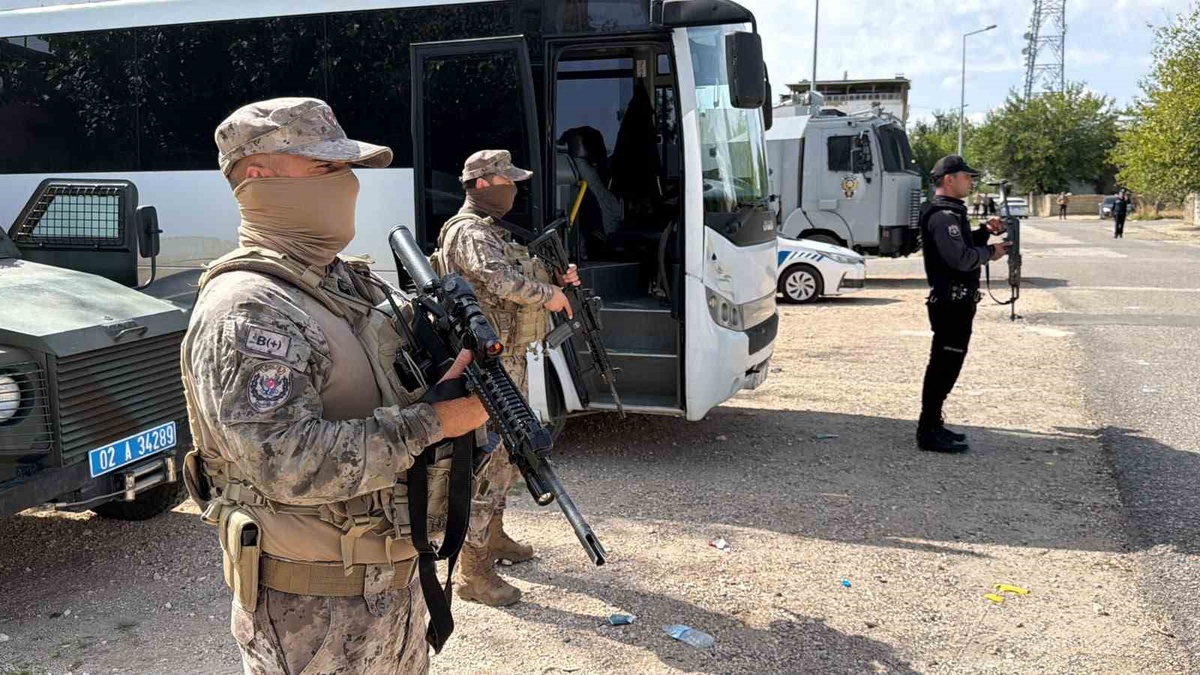 Adıyaman'da yüksek sesli müzik kavgası silahlı çatışmaya dönüştü, 38 gözaltına alındı