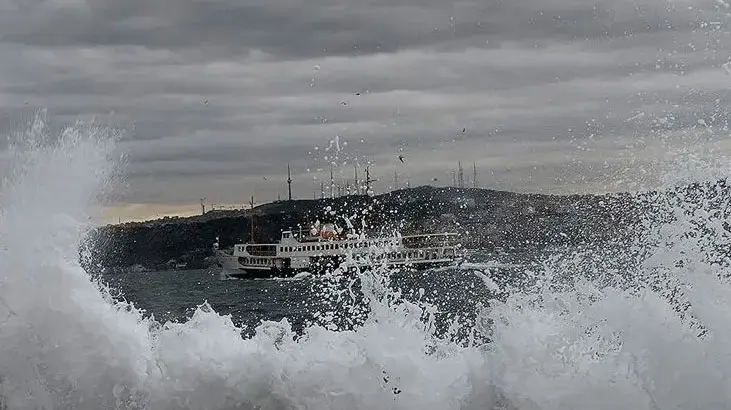 İstanbul'da bazı vapur seferleri olumsuz hava koşulları nedeniyle iptal edildi