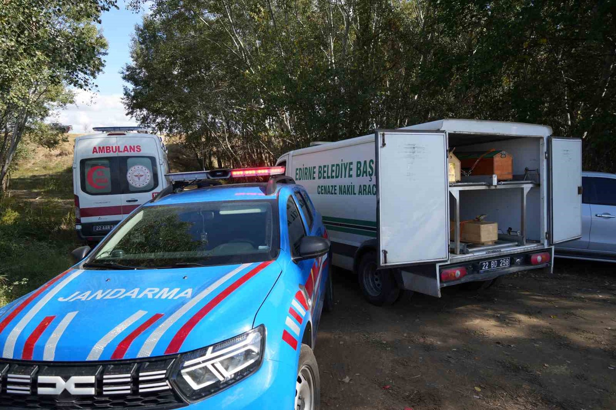 Edirne'de ekipler Meriç Nehri'nde kaybolan 5 yaşındaki kızın cansız bedenine ulaştı