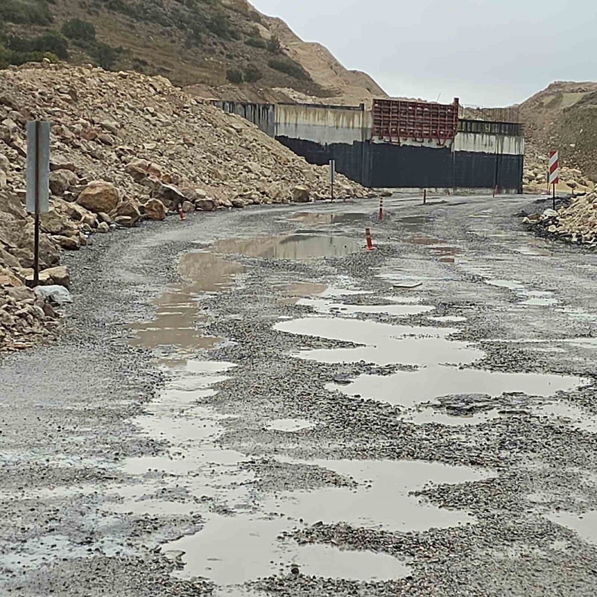 Eskişehir'de çukurlu Seyitgazi-Kırka yolu için onarım talep ediliyor