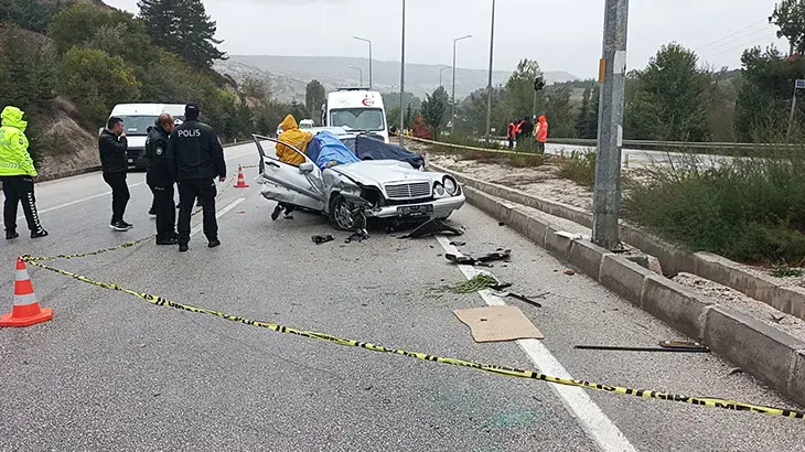 Burdur'da düğün yolunda feci kaza: Ölü ve yaralılar var