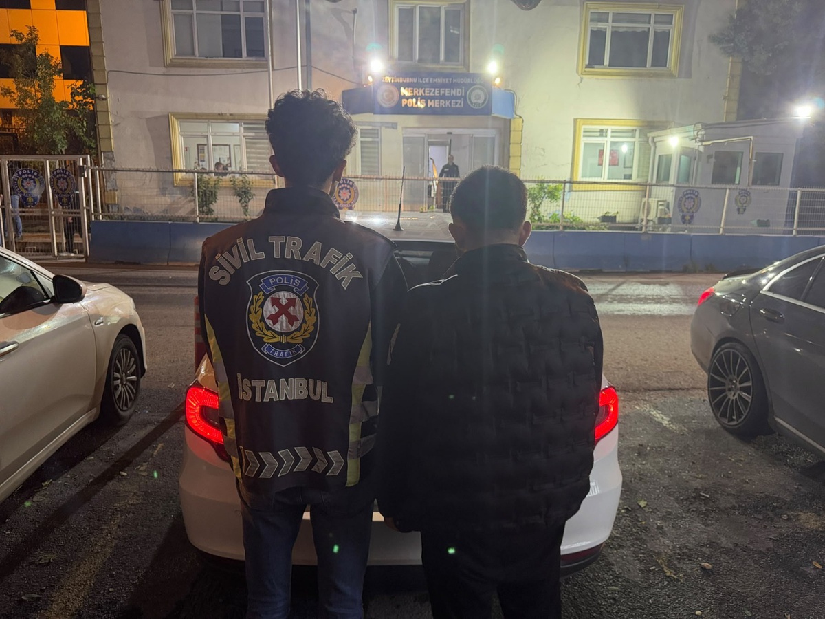 Zeytinburnu'nda D-100'de makas atan sürücünün ehliyeti zaten elinden alınmış! Kendisine ve araç sahibine 336 bin lira ceza