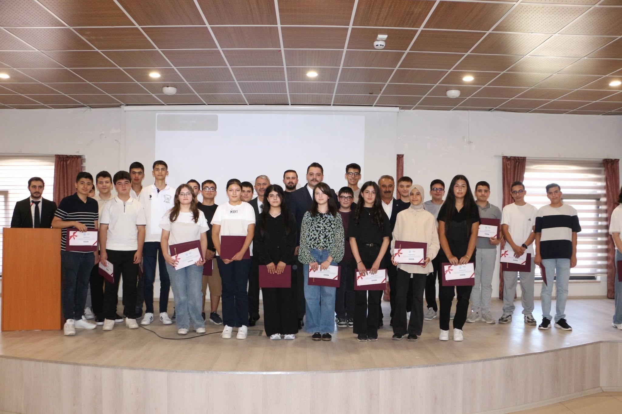 [BELEDIYE · Konya · Yunak] İlçemizde yks ve lgs başarısı gösteren öğrenciler ödüllendirildi.