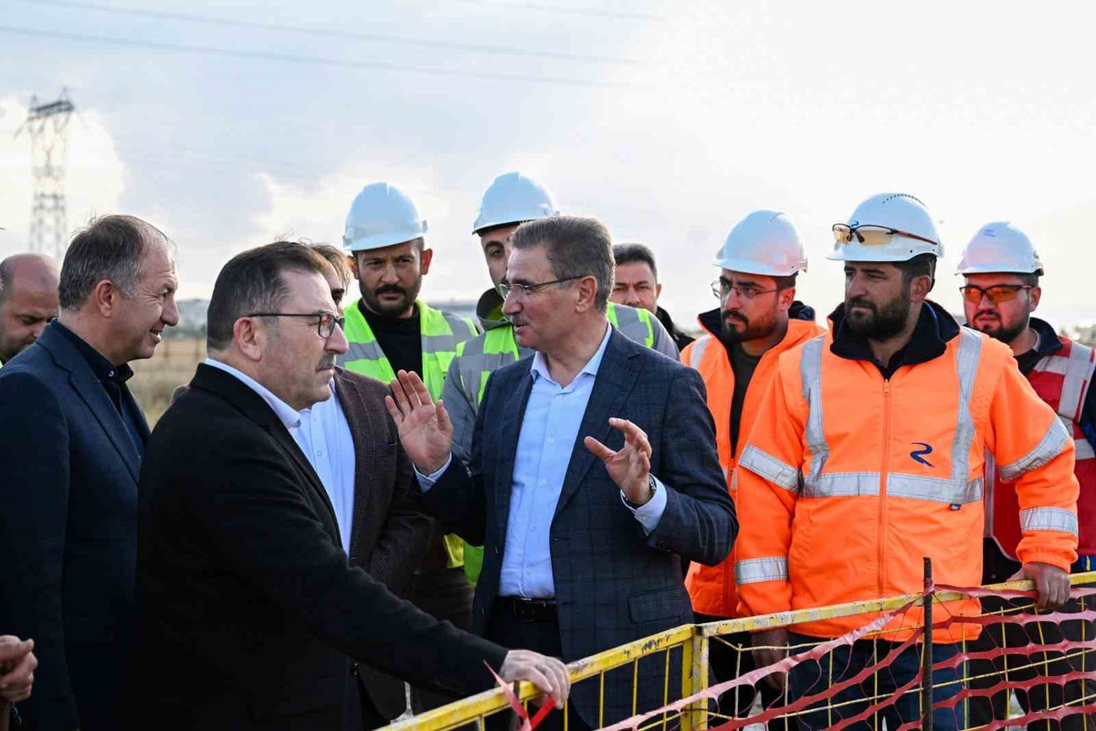Erzurum Valisi Baruş ve Milletvekili Altınok yeni stadyum inşaatında inceleme yaptı