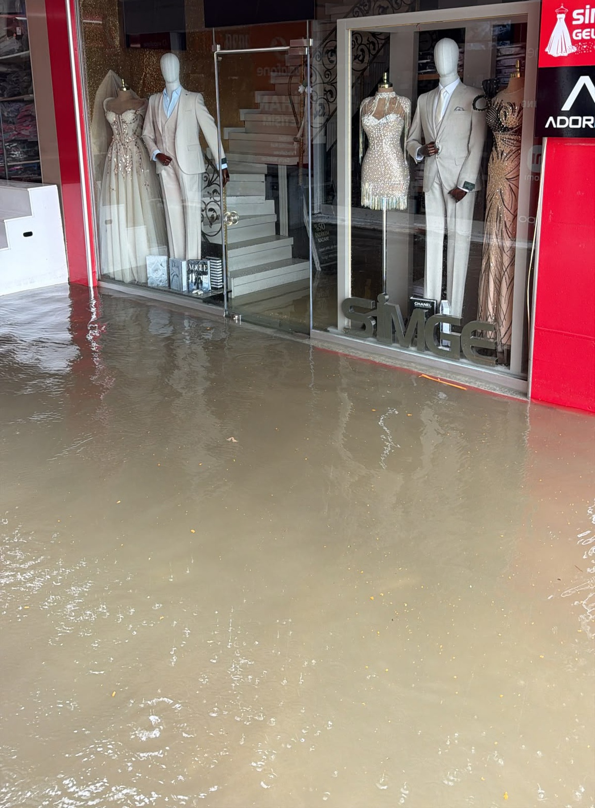 Zonguldak'ta sağanak su baskınına yol açtı, Çaydamar'da istinat duvarı çöktü
