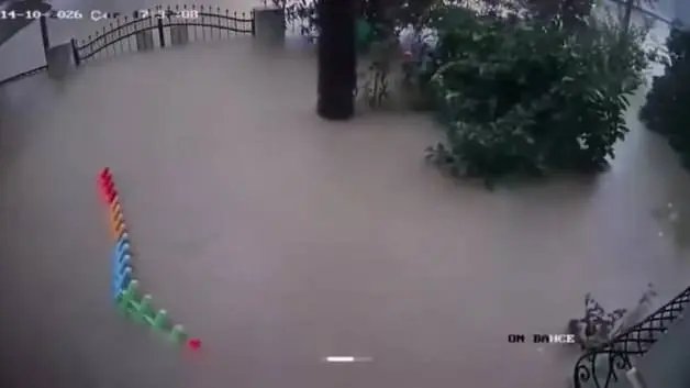 İstanbul'u vuran sağanağın dehşeti! Beykoz'da bahçe 60 dakikada sulara gömüldü!