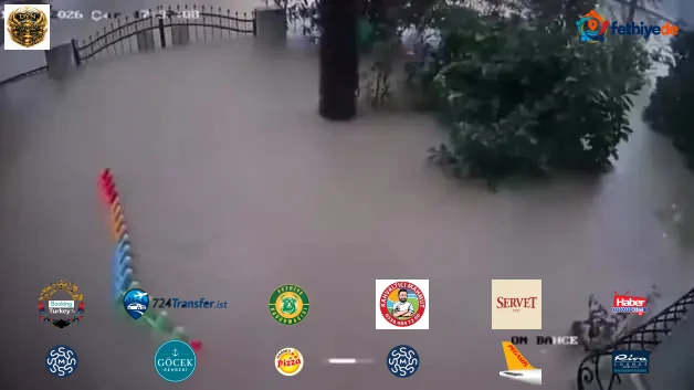 İstanbul'u vuran sağanağın dehşeti! Beykoz'da bahçe 60 dakikada sulara gömüldü!