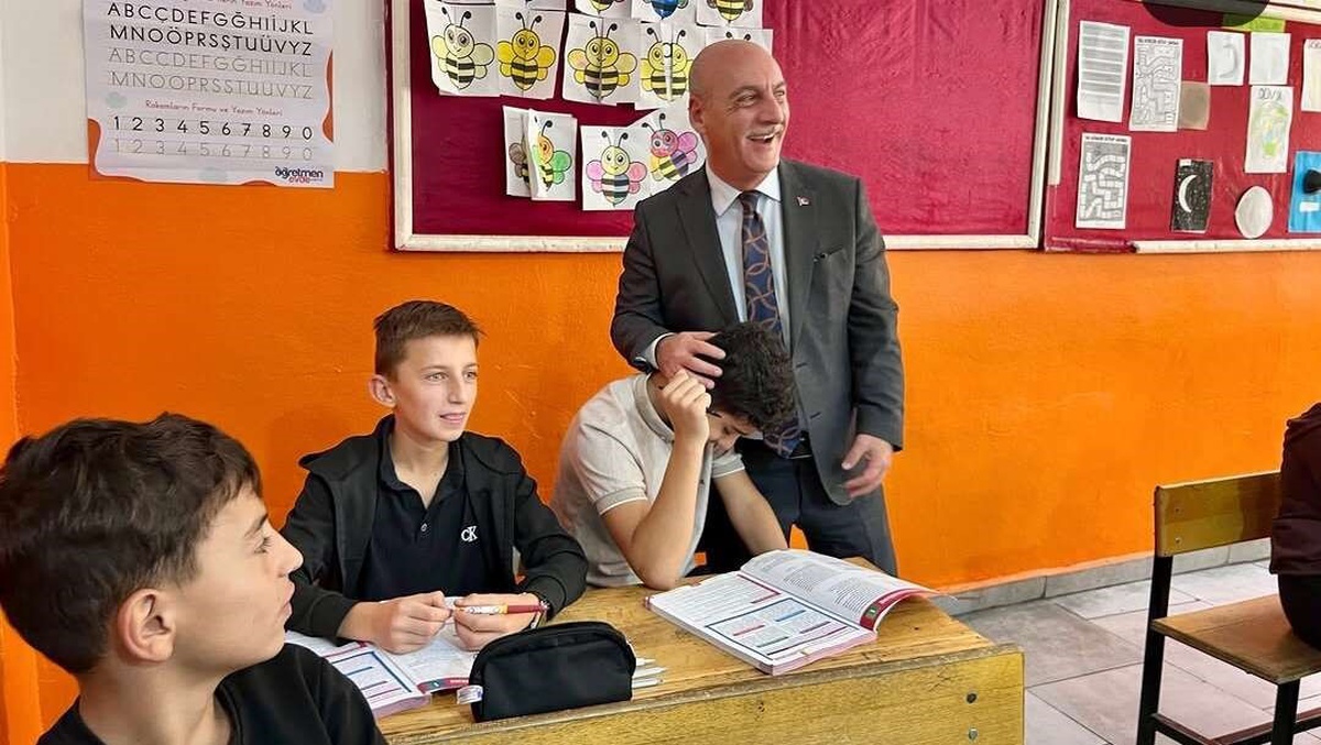 Şırnak'ta askeri heyet, LGS ve YKS'ye hazırlanan öğrencileri ziyaret etti