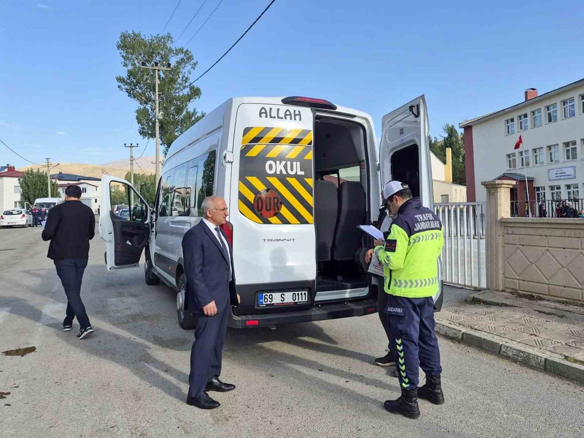 Bayburt'ta öğrenci servisleri İl Milli Eğitim Müdürlüğü koordinasyonunda denetlendi
