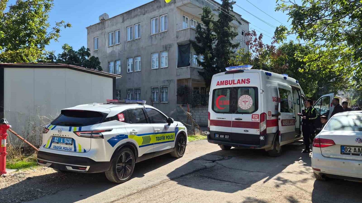 Adıyaman'da 7 yaşındaki çocuk otomobil çarpmasıyla yaralanıp hastaneye kaldırıldı