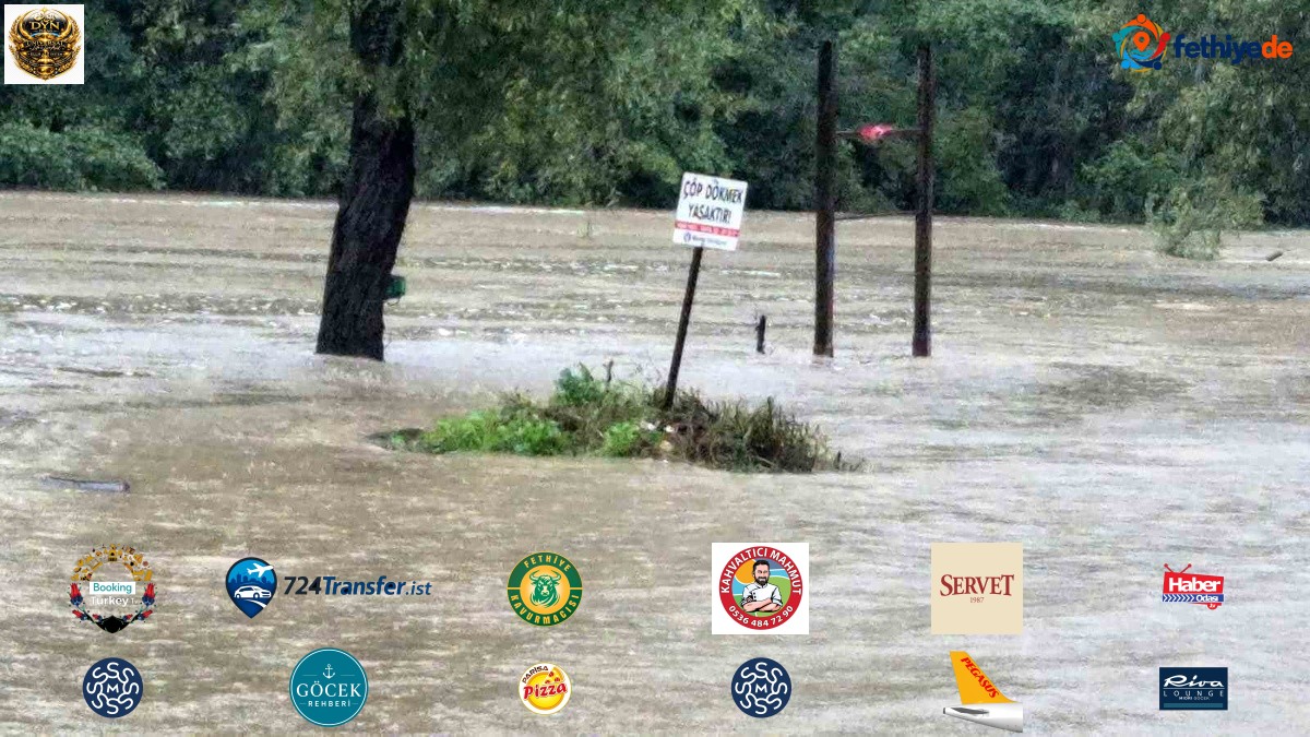 Bartın Irmağı Çağlayan'da taşarak park önündeki yolu ve kaldırımı su altında bıraktı