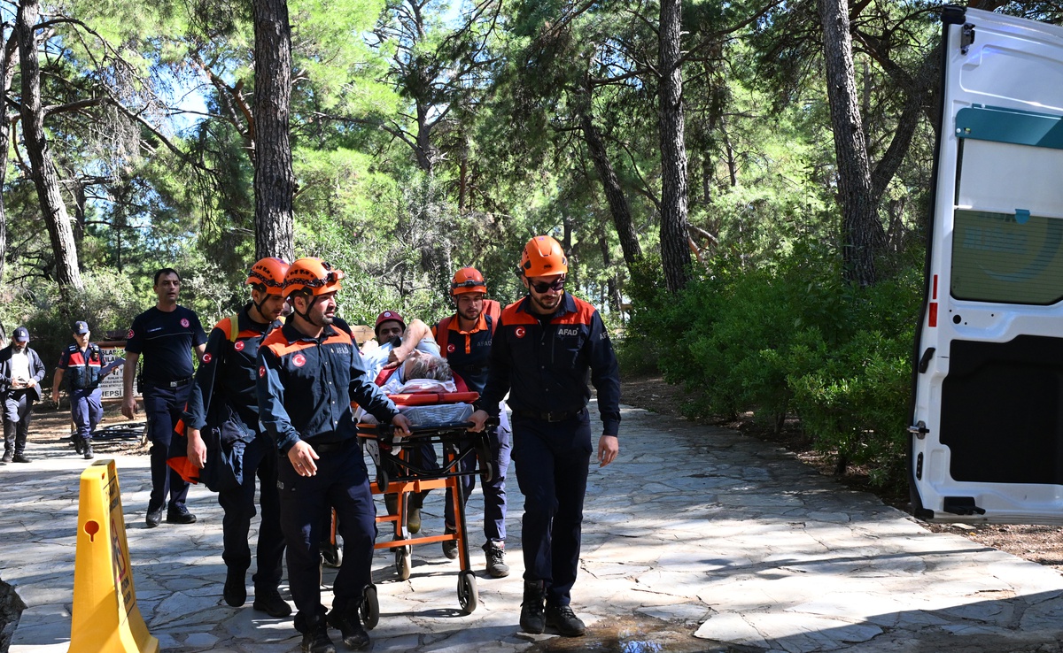 Antalya Aksu'da Rus turist şelalede dengesini kaybedip yaklaşık 6 metreden düştü