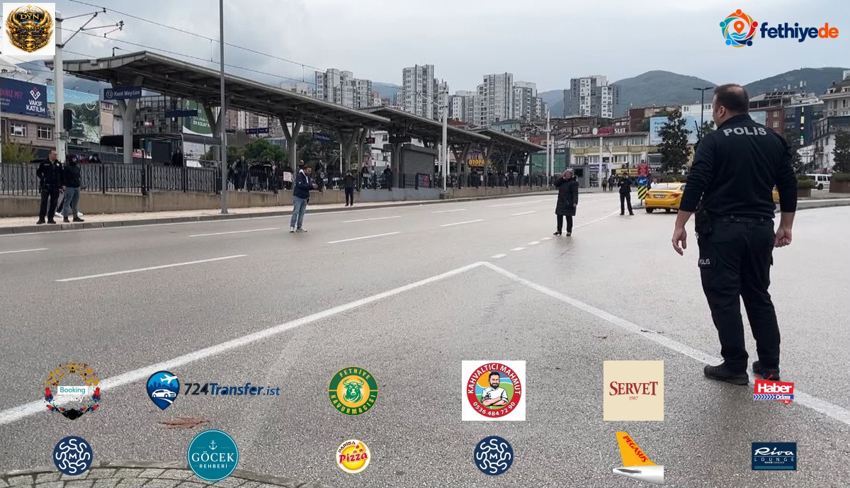 Bursa'da kadın, çocuğunu göremediği iddiasıyla bıçakla trafiği kilitledi