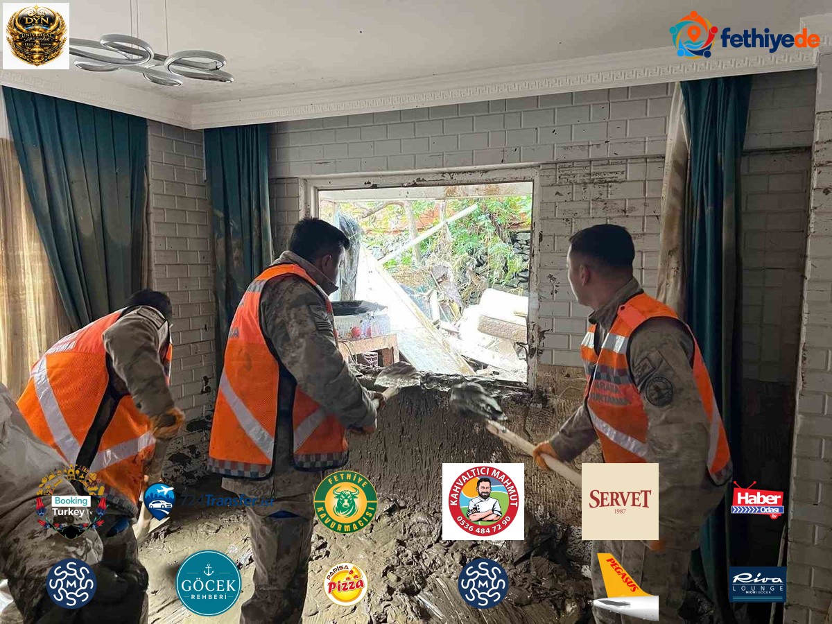 İstanbul'da sel sonrası Jandarma, Beykent Üniversitesi Konukevi çevresini temizledi