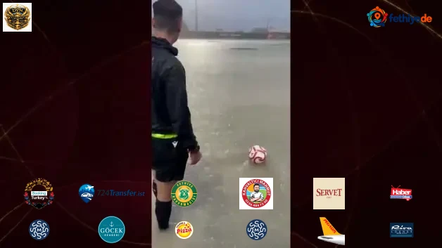 Saha değil adeta göl! Hakemin zemin kontrolü gündem oldu