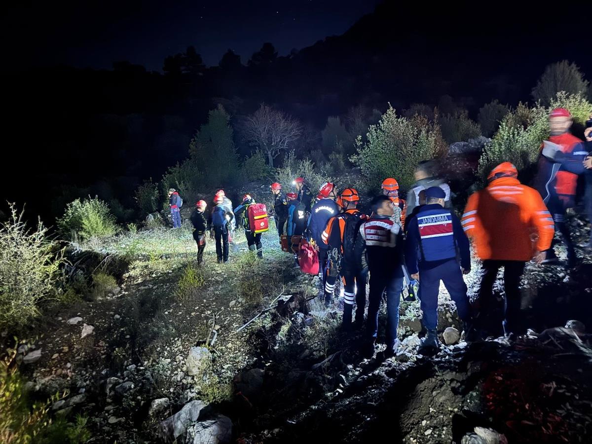 Isparta'daki kanyon faciasında 3 İHH gönüllüsü kurtarıldı! 10 kişiyle irtibat kuruldu