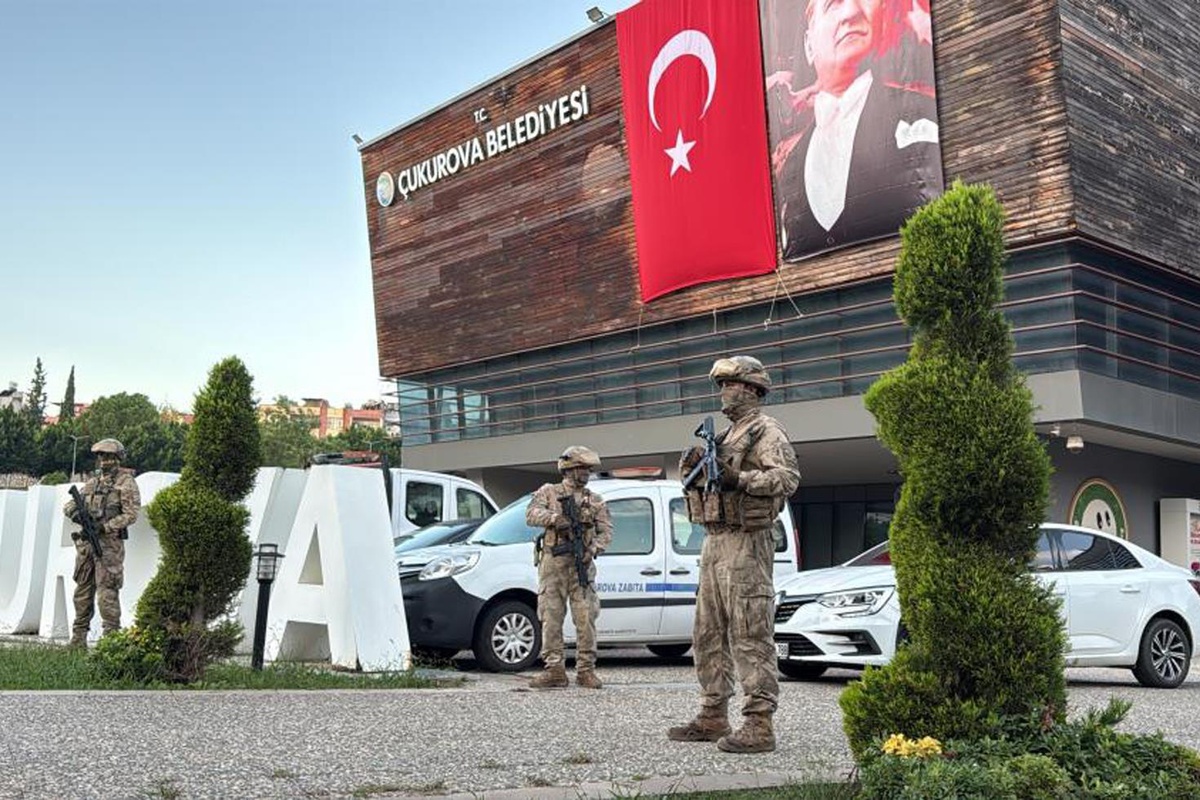 Çukurova Belediyesi'ne jandarma operasyonu! Çok sayıda gözaltı var