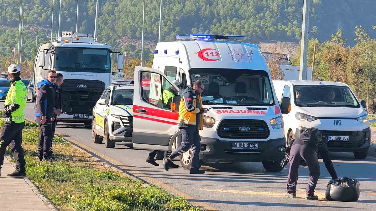 Muğla Menteşe'de otomobil ile çarpışan motosikletin sürücüsü yaralandı