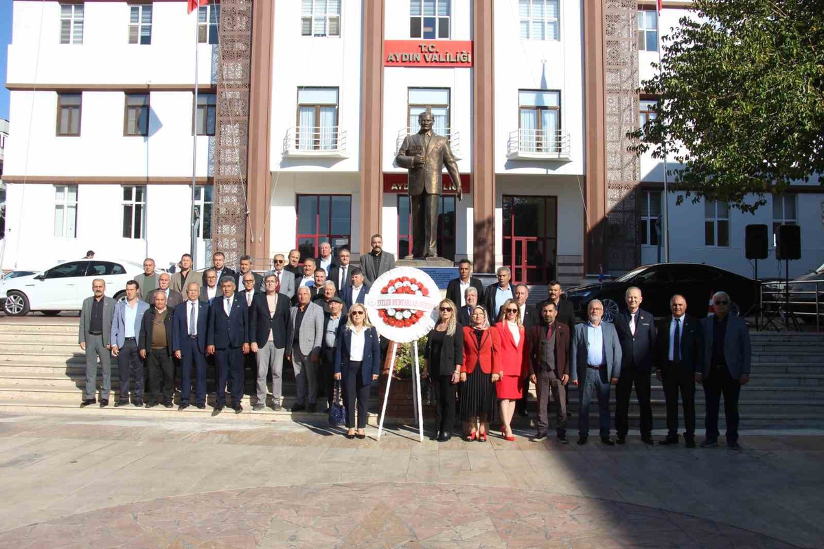Aydın Efeler'de 19 Ekim Muhtarlar Günü, Valilik önünde törenle kutlandı