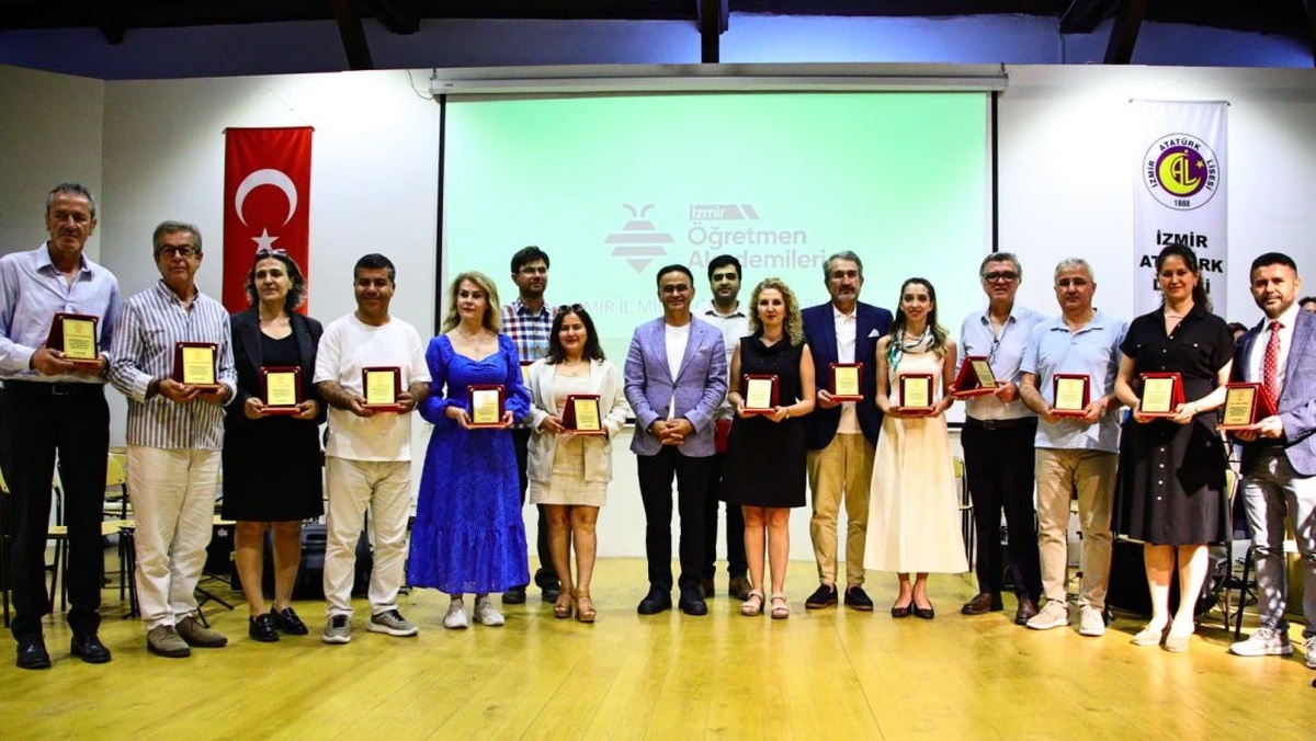 İzmir Öğretmen Akademileri 26 Ekim'de beş akademide 8 haftalık programla başlıyor