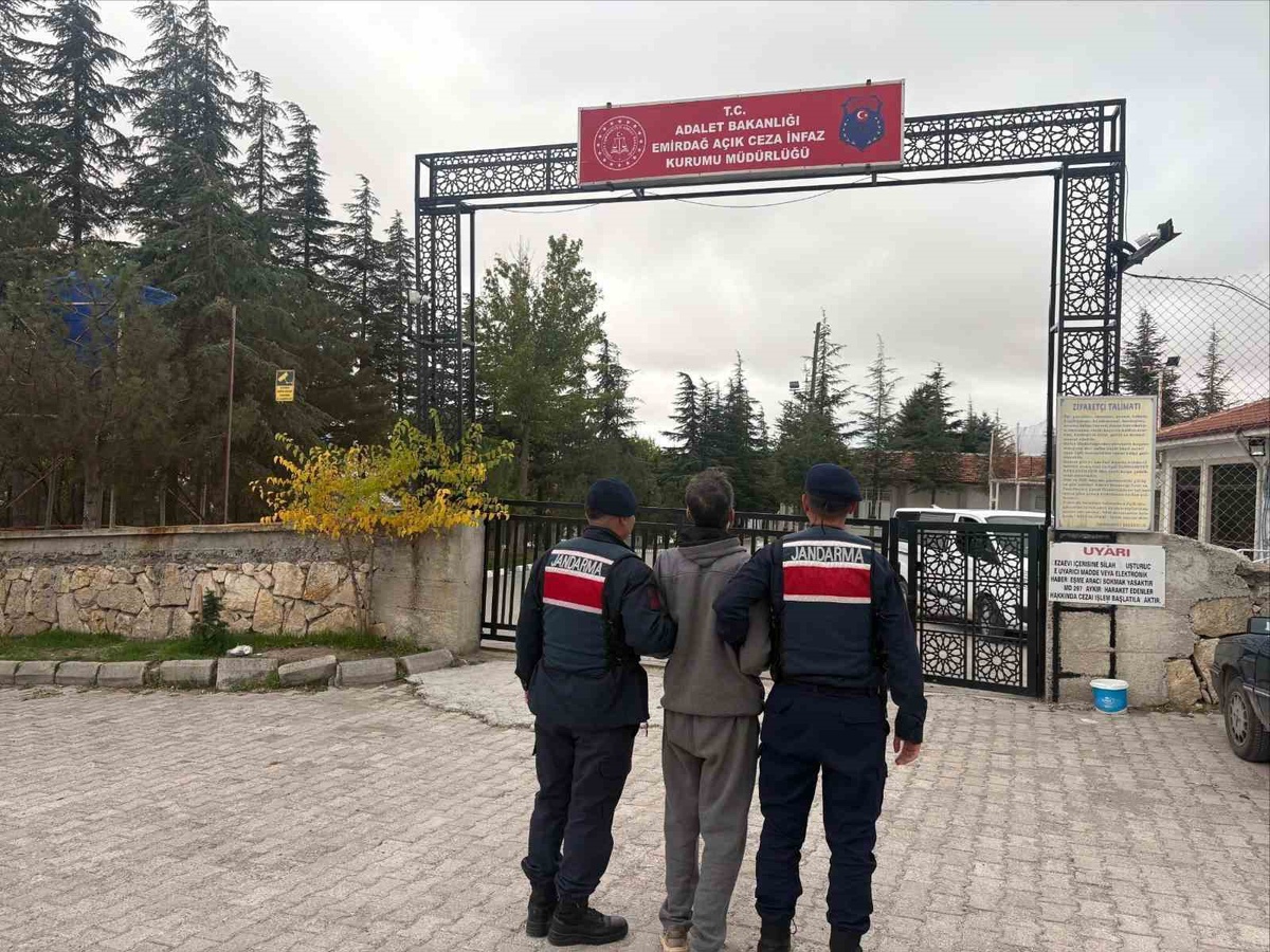 Afyonkarahisar'da jandarmanın son bir haftalık denetiminde aranan 42 kişi yakalandı