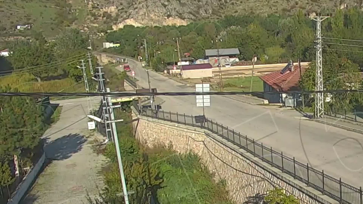 Amasya'da kontrolden çıkan minibüs dere yatağına düştü, 9 kişi hafif yaralandı