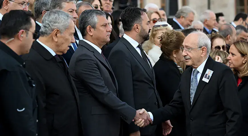 Cenaze töreninde buz gibi selamlaşma! Özel, Kılıçdaroğlu'nun yüzüne bakmadı
