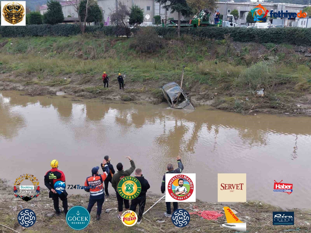 Ayazağa'da sele kapılan otomobil Cendere Deresi'nden itfaiye ekiplerince çıkarıldı
