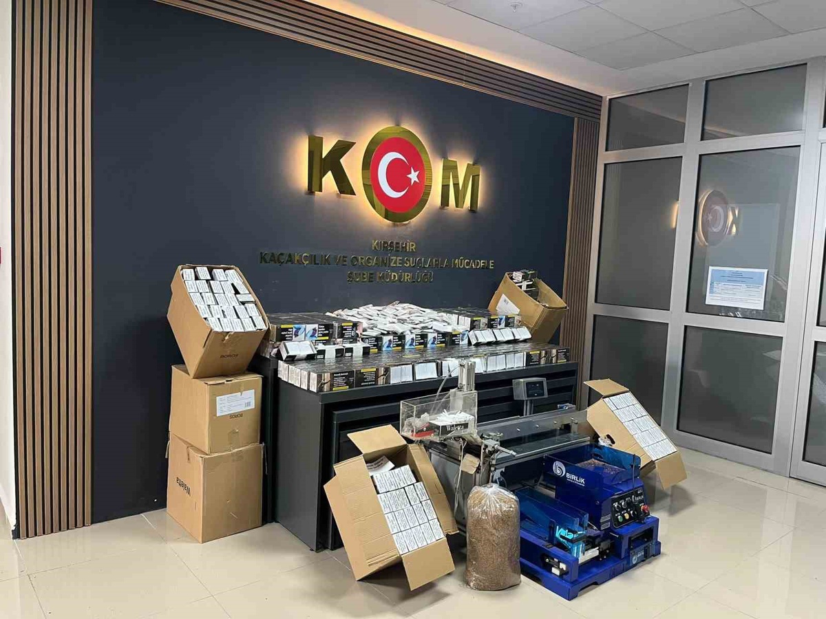 Kırşehir'de polisin kaçak tütün operasyonunda 142 bin 600 boş makaron ele geçirildi