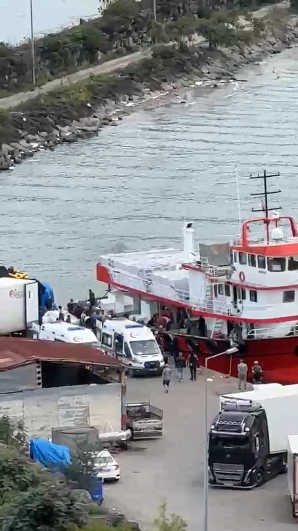 Trabzon açıklarında balıkçı teknesinde makara koptu, 1'i ağır 4 işçi yaralandı