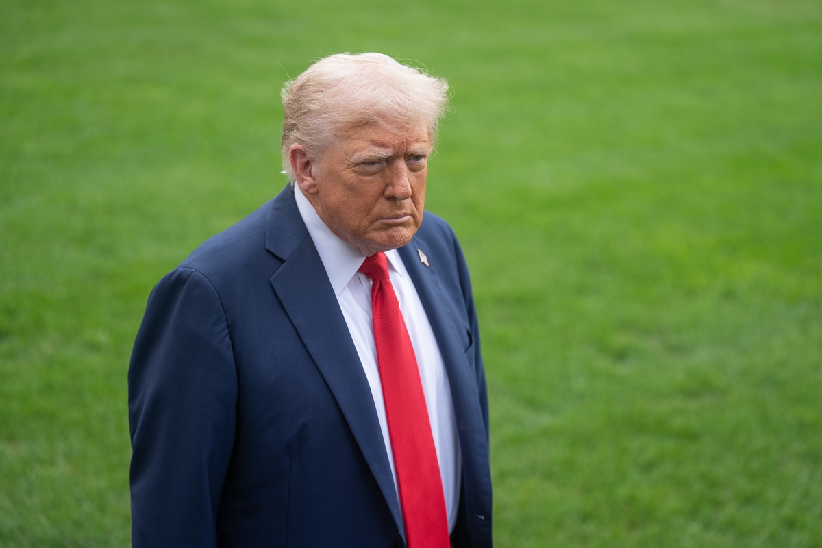 Trump'tan Fransa'daki protestolar için olay iddia: Ülkeyi göçmenler ele geçirdi