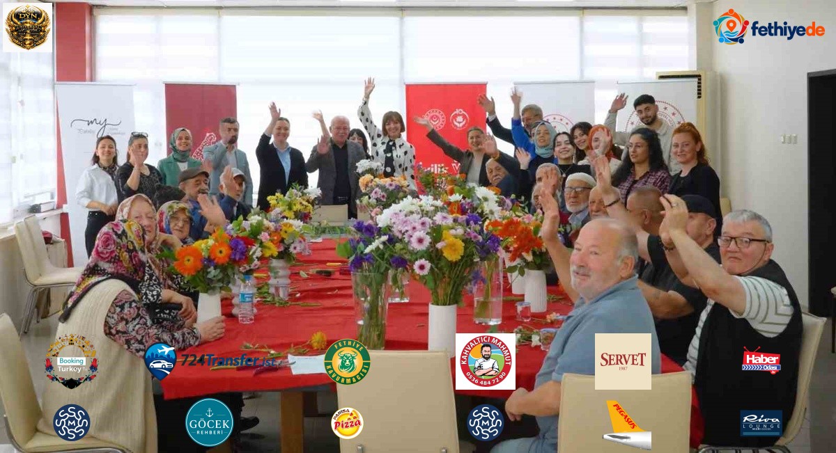Samsun'da huzurevi sakinleri çiçek terapisi etkinliğinde aranjman hazırladı