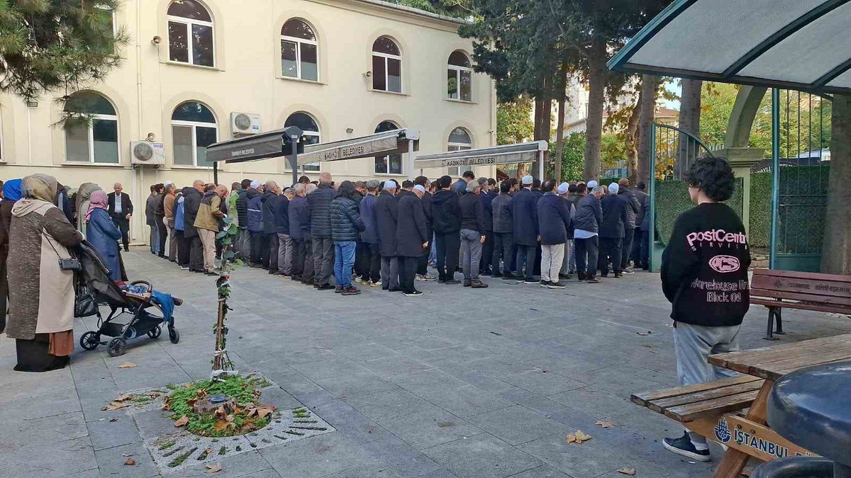 Konserde fenalaşan Mahmud Sami Ramazanoğlu Sahrayıcedid'de toprağa verildi