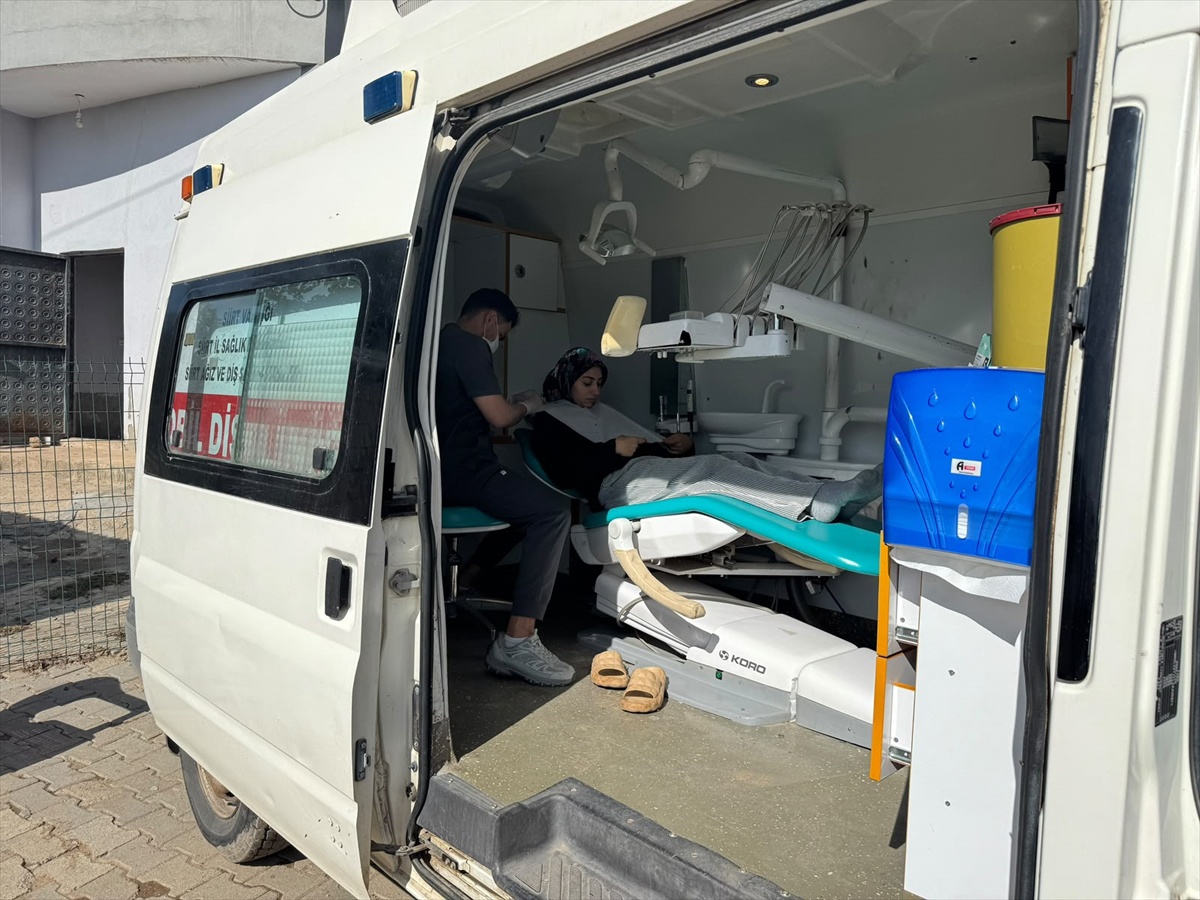 Siirt'te Ağız ve Diş Sağlığı Merkezi mobil araçla Tuzkuyusu köyünde tarama yaptı