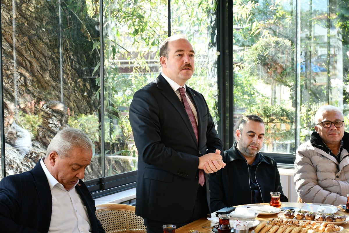 Mengen'de Muhtarlar Günü dolayısıyla Hükümet Konağı önünde tören düzenlendi